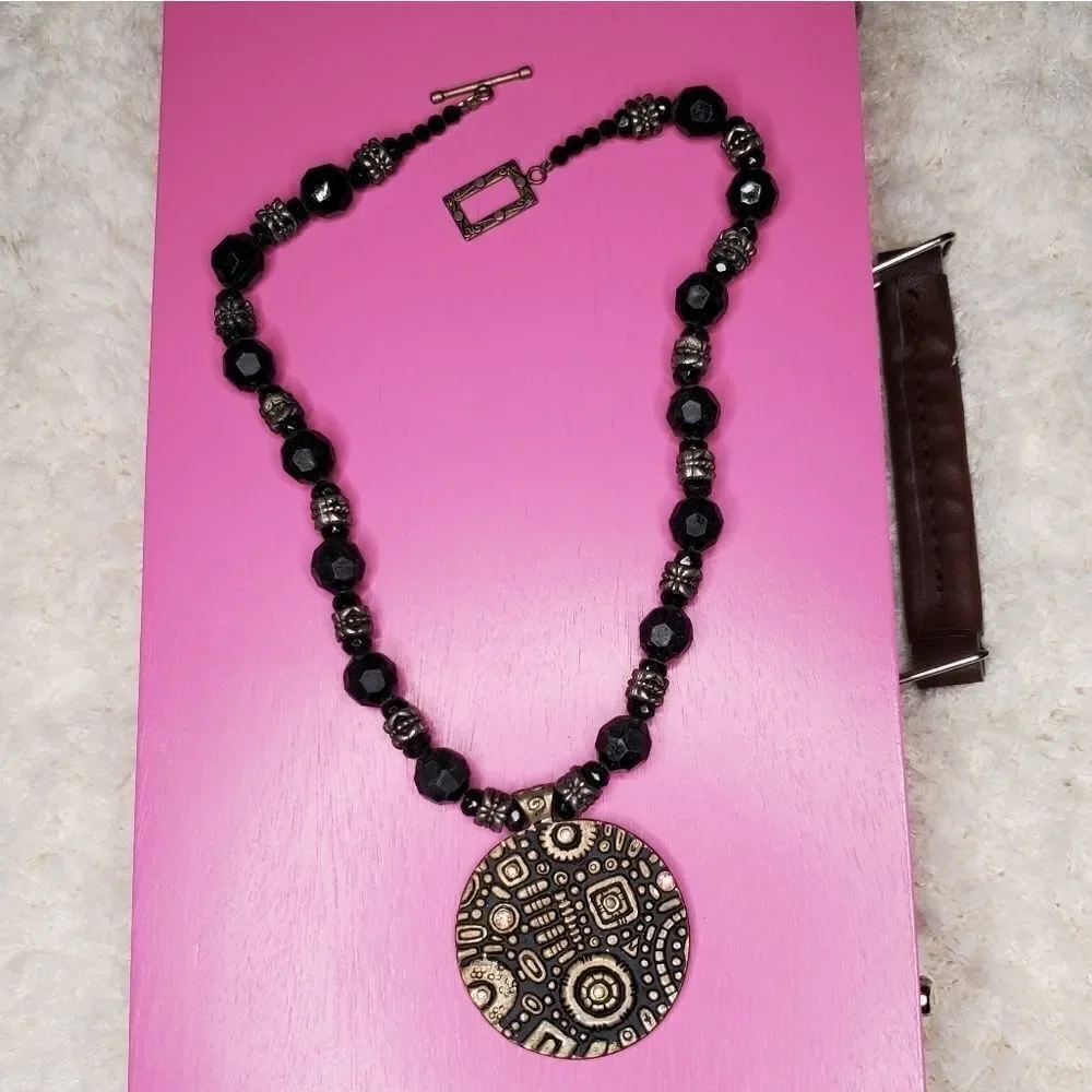 Vintage Women Black & bronze necklace. - Picture 9 of 11